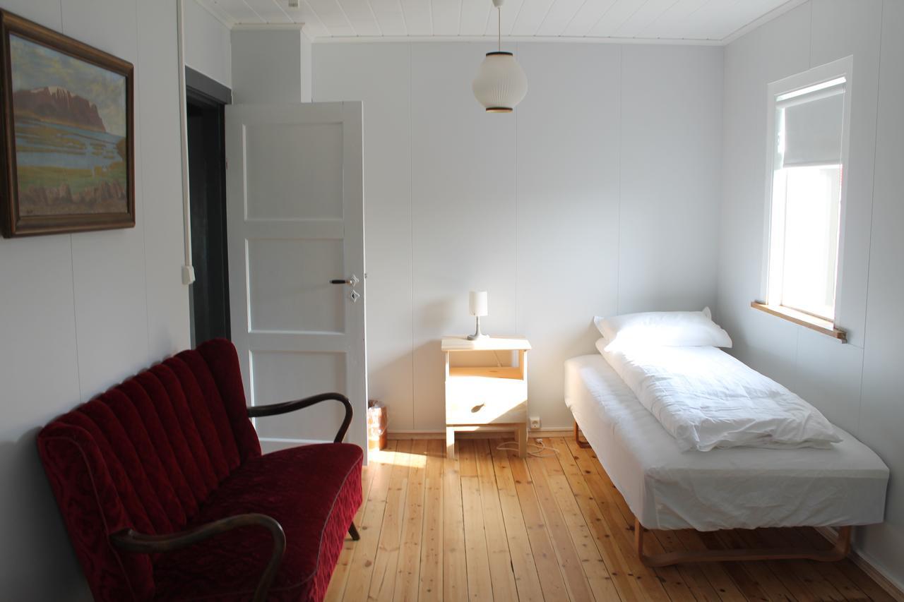 Midhop Guesthouse Thingeyrar Екстер'єр фото