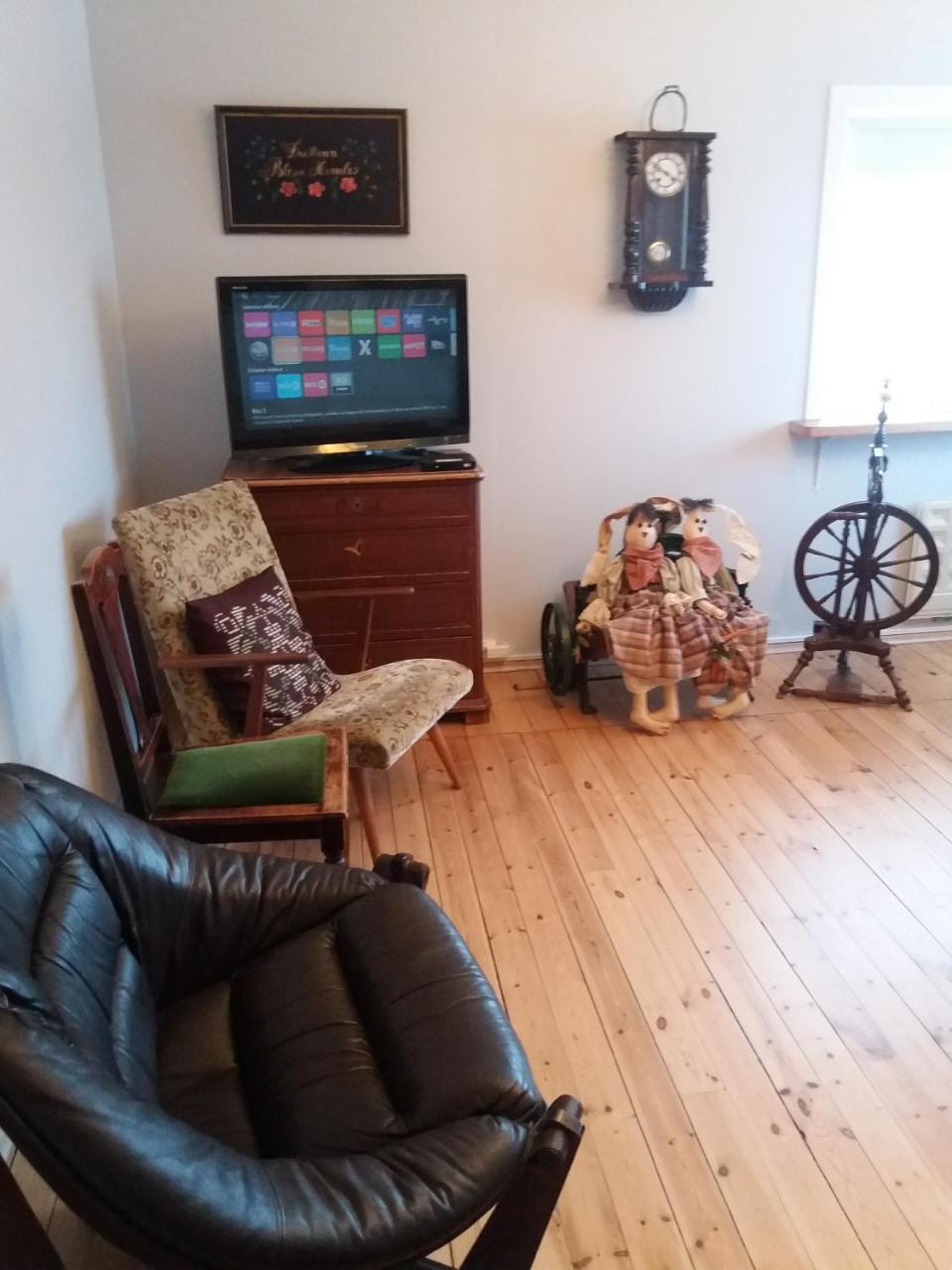 Midhop Guesthouse Thingeyrar Екстер'єр фото
