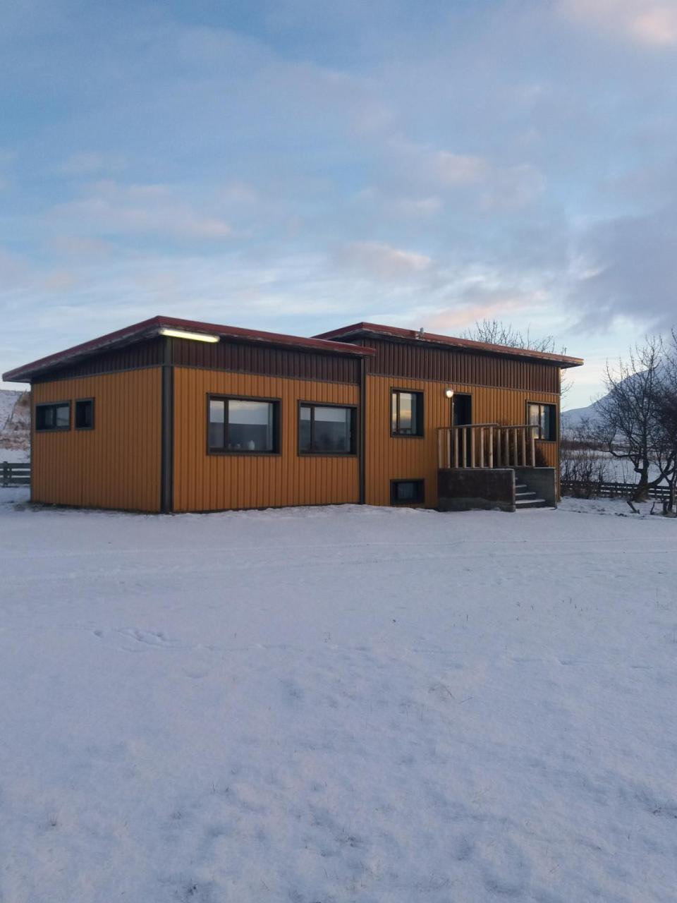 Midhop Guesthouse Thingeyrar Екстер'єр фото